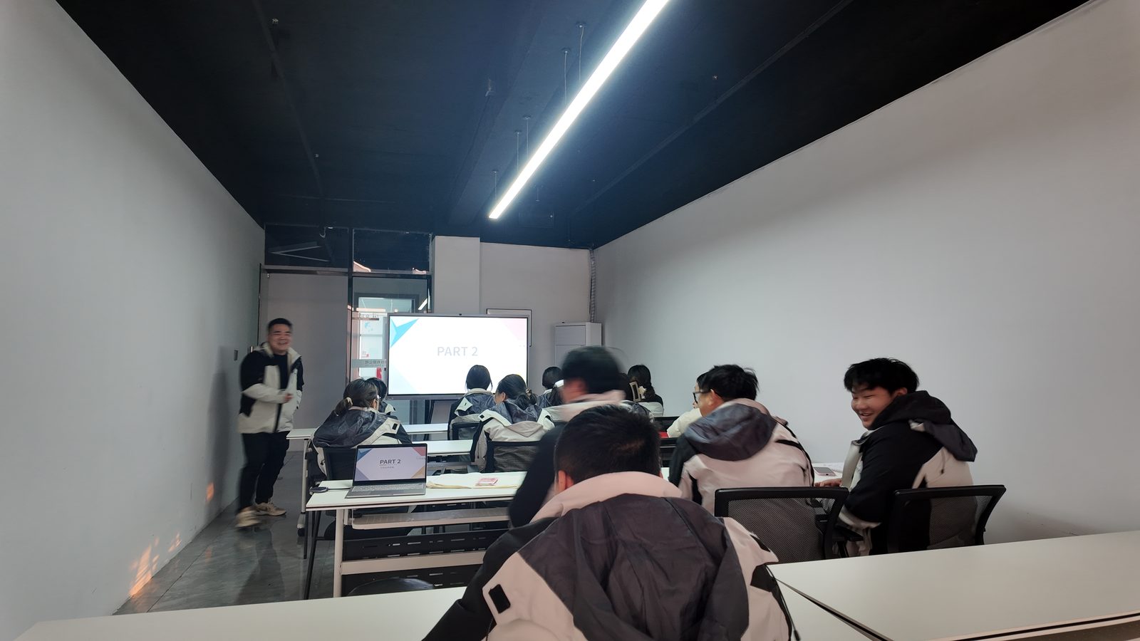 景同钢铁2025年11月团队会议合影